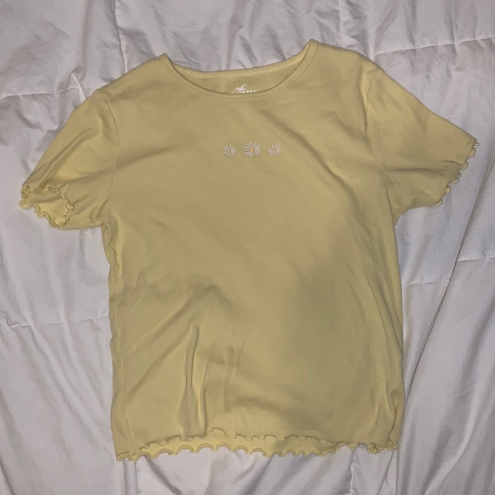 yellow daisy top